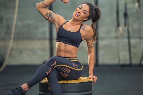 A Closer Look at Aline Rios' Impressive Physique and Fitness Routine