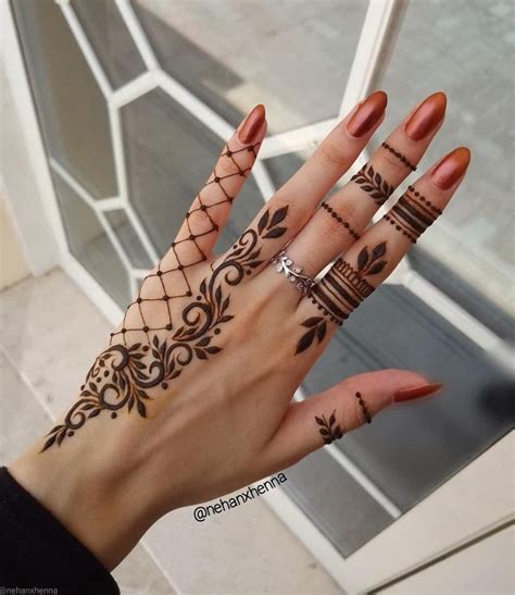 A Figure Worth Admiring: Vena Henna's Beauty Inside and Out