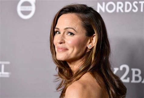 A Glimpse into the Life of Jennifer Garner: A Talented Actress and Philanthropist