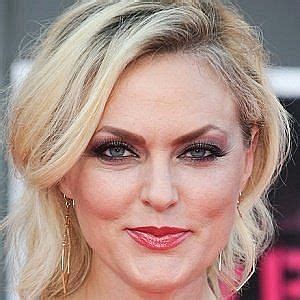 Age is Just a Number: Exploring Elaine Hendrix's Lifetime

