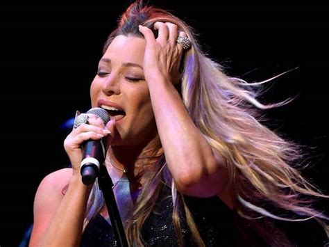 An Unconventional Journey: How Taylor Dayne Rose to Stardom