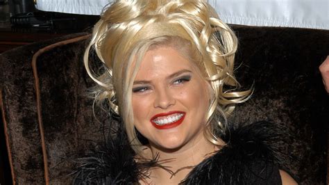 Anna Nicole Smith: A Life of Glamour and Tragedy
