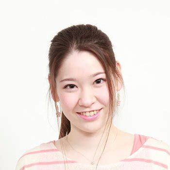 Beauty and Grace: Exploring Azusa Saito's Height, Figure, and Style