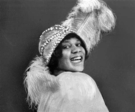 Bessie Smith's Unique Voice: Captivating Audiences with Raw Emotion
