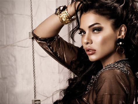 Beyond the Glamour: Sara Loren's Financial Success and Achievements