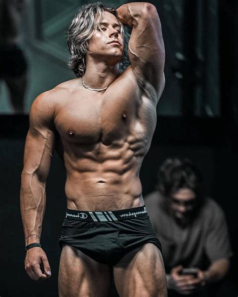 Body Goals: Exploring Alex Brown's Height, Physique, and Fitness Regimen