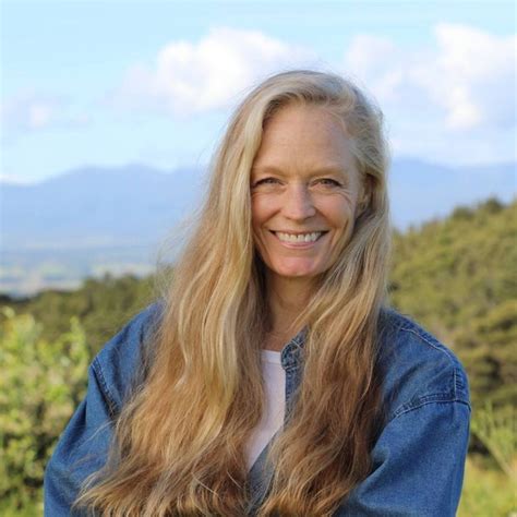 Contribution of Suzy Amis to Environmental Activism