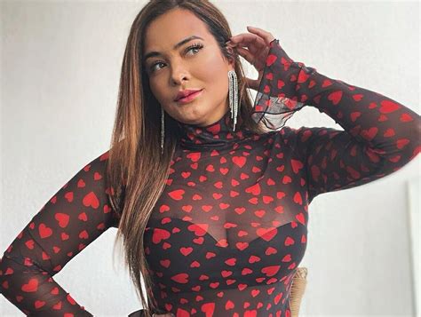 Curves and Charm: Geisy Arruda's Figure