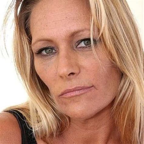 Debi Diamond - Personal Background and Financial Status