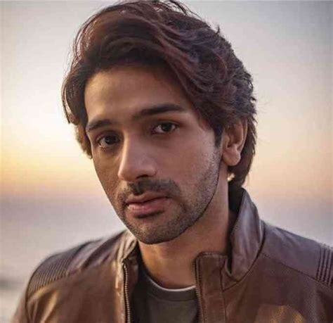 Discovering Vardhan Puri's Age, Height, and Figure