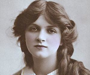 Early Life and Background of Gladys Cooper
