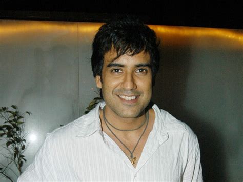 Early Life and Background of Karan Oberoi