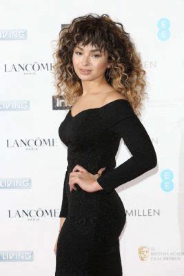 Ella Eyre's Height, Figure, and Fitness Journey