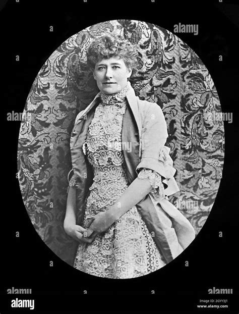 Ellen Terry - A Trailblazing Performer of the Victorian Era