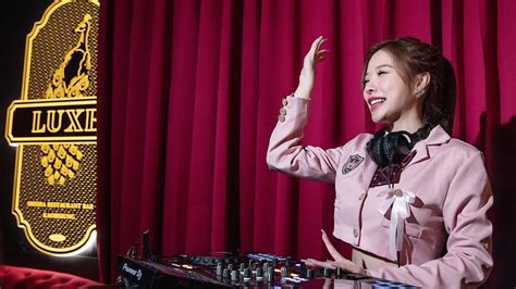 Establishing DJ Amber Na's Financial Success