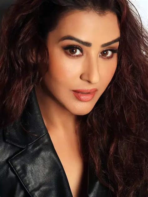 Exploring Shilpa Shinde's Height, Body Measurements, and Fashion Style