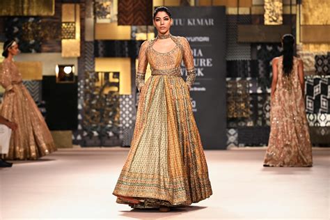 From the Silver Screen to the Runway: Ritu Chauhan's Distinctive Style and Silhouette