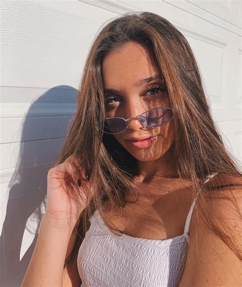 Hannah Meloche - A Rising Star on Social Media