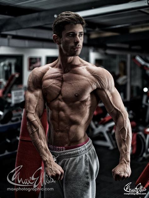 Introduction to Elen Hot's Physique