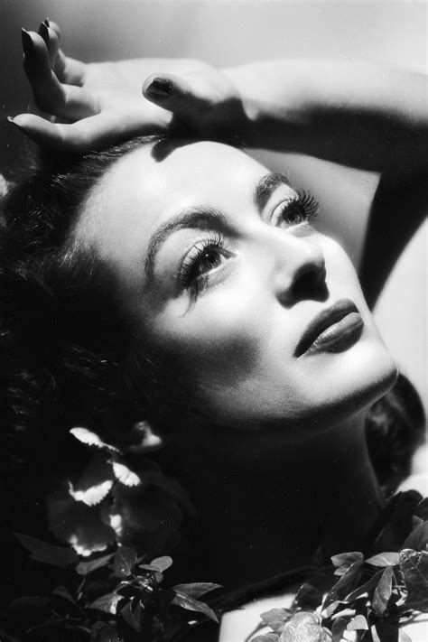 Joan Crawford's Figure: A Spotlight on Her Iconic Silhouette