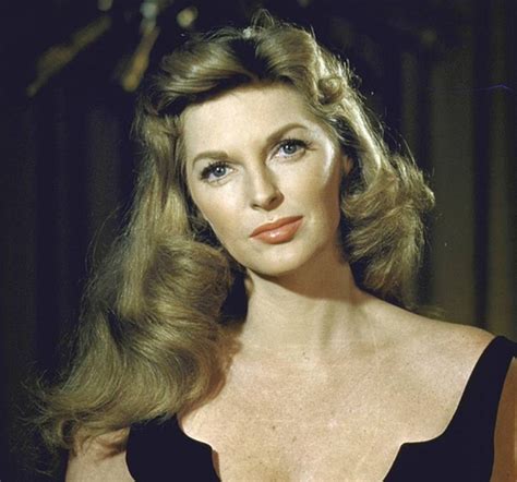 Julie London's Figure and Fashion Style