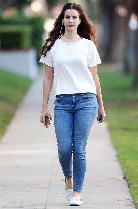 Lana Del Rey's Style: A Fashion Icon with a Distinctive Look