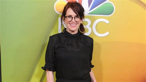 Megan Mullally: A Closer Look at Her Stature