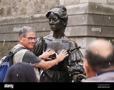 Molly Malone: A Legendary Figure in Irish Folklore