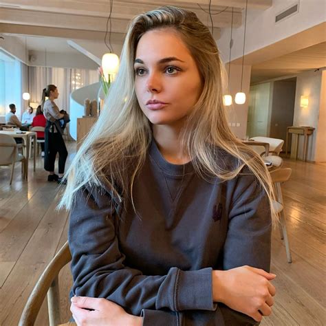 Oktyabrina Maximova's Personal Life and Relationships