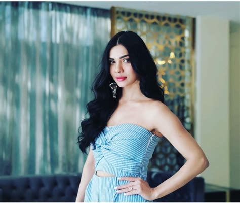 Sara Loren: A Journey from Pakistan to Bollywood