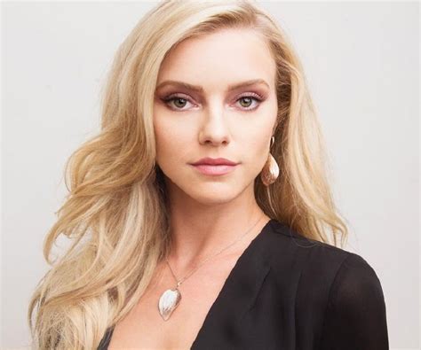The Early Life and Career Journey of Elle Evans