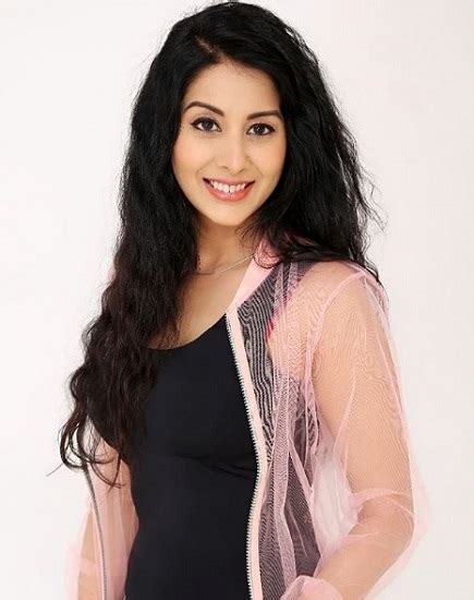 The Rising Star in the Entertainment Industry: Simran Khanna