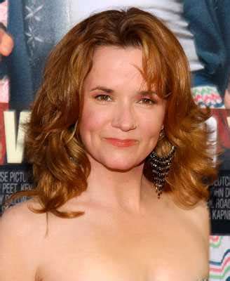 Unlocking Lea Thompson's Age, Height, and Figure: The Secrets of Timeless Beauty