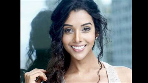 Unveiling the Impact of Anupriya's Height on her On-Screen Presence